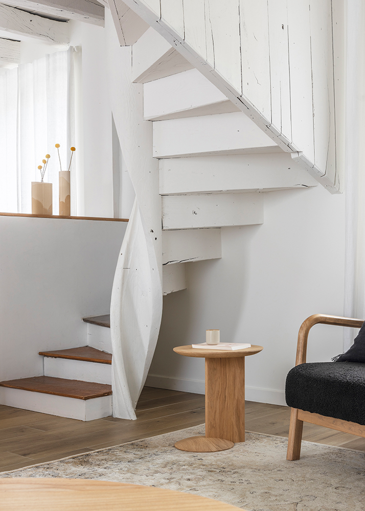 aménager dessous escalier coin lecture minimaliste astuce déco escalier colimaçon rustique déco rebord fenêtre