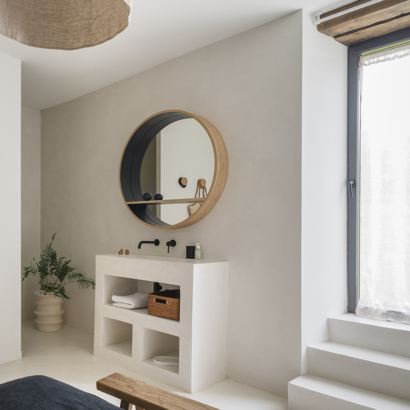 Grand miroir de salle de bain MIROIR-CONSOLE coin salle d'eau semi-ouverte chambre à coucher suite parentale meuble sur-mesure béton brossé miroir-console bois massif