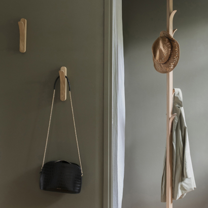 pateres-greffe-bois-massif-entree astuces pour un intérieur ordonné patère bois design
